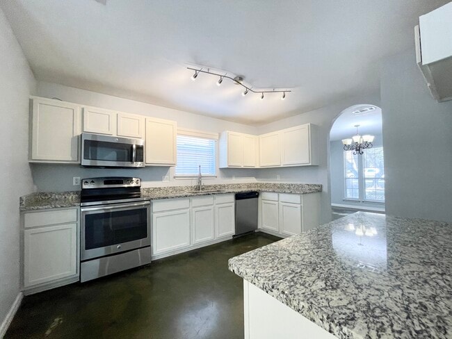 Beautiful Spacious Kitchen - 8322 Shooting Quail