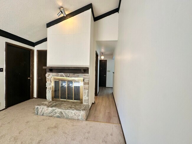 Building Photo - 2330 S Brookside Pkwy
