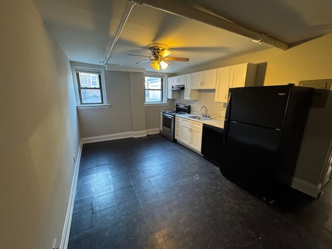 Building Photo - 2773 Hampshire-Unit 3