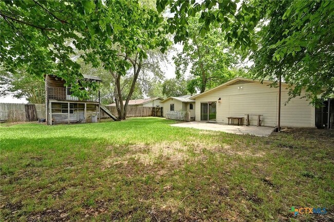 Building Photo - 201 Hillcrest Dr