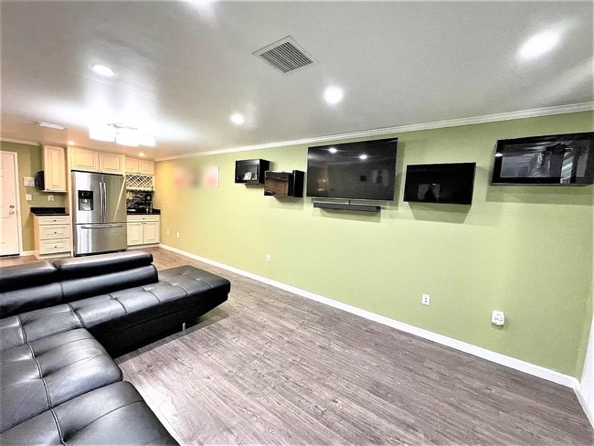 Building Photo - 19 Blackstone Dr