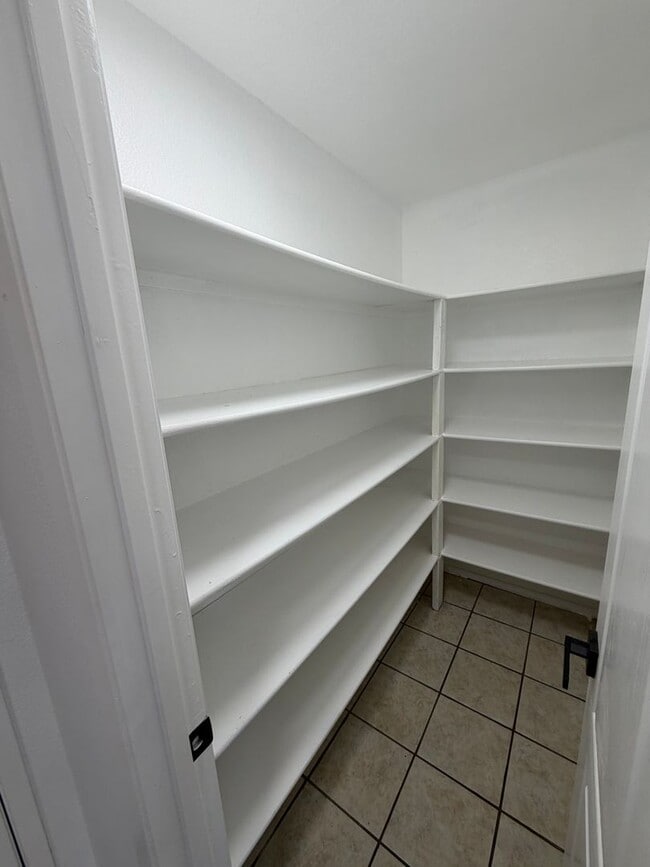 Building Photo - Available Now! Move-In Ready