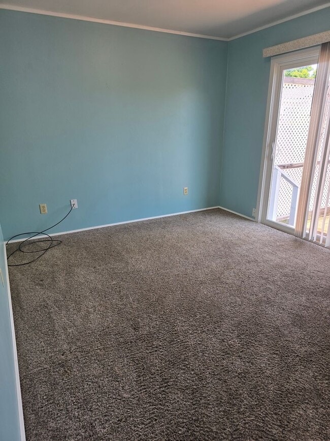 Building Photo - 3 bed 1 bath  Home for Rent in Grants Pass