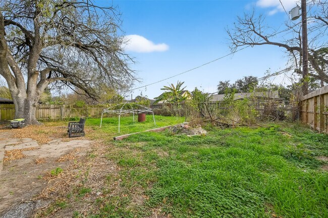 Building Photo - 11107 Cedarview Ln