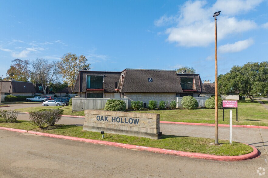 Oak Hollow Condos 1001 E Adoue St Alvin TX 77511 Apartment Finder