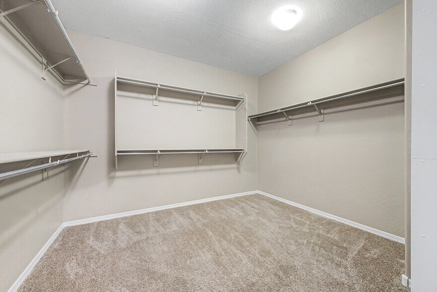 Building Photo - 2539 W Rabjohn Rd