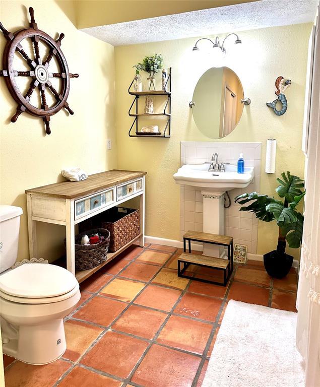 Building Photo - 500 Tiki Dr