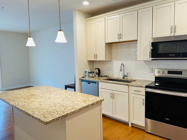 Building Photo - 1204 Peter's Farm Way