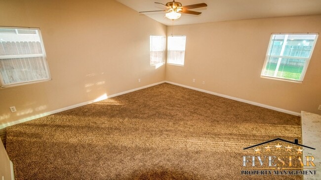 Building Photo - House for Rent in SouthWest Bakersfield