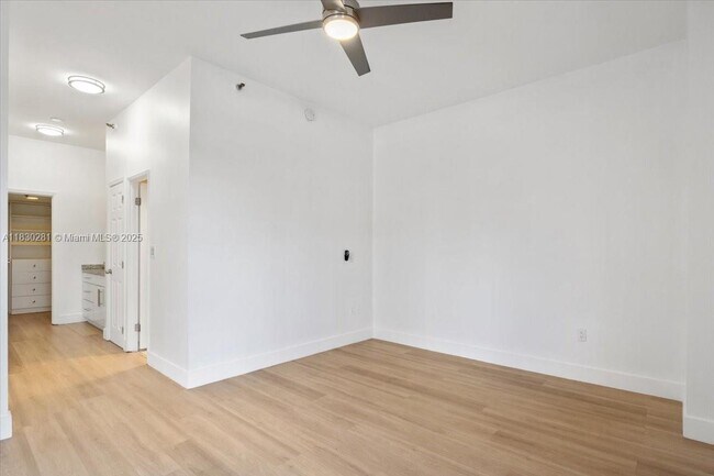 Building Photo - 20505 E Country Club Dr