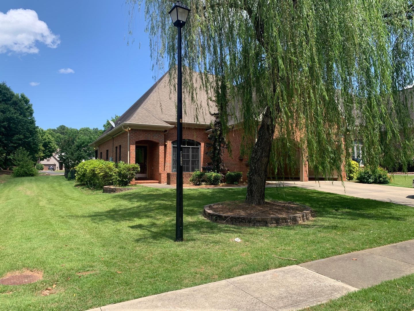 Building Photo - 2172 N Donahue Dr