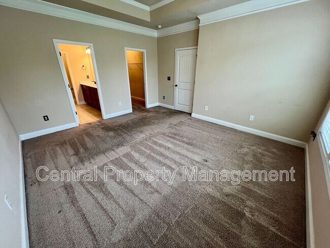 Building Photo - 208 Evansdale Way