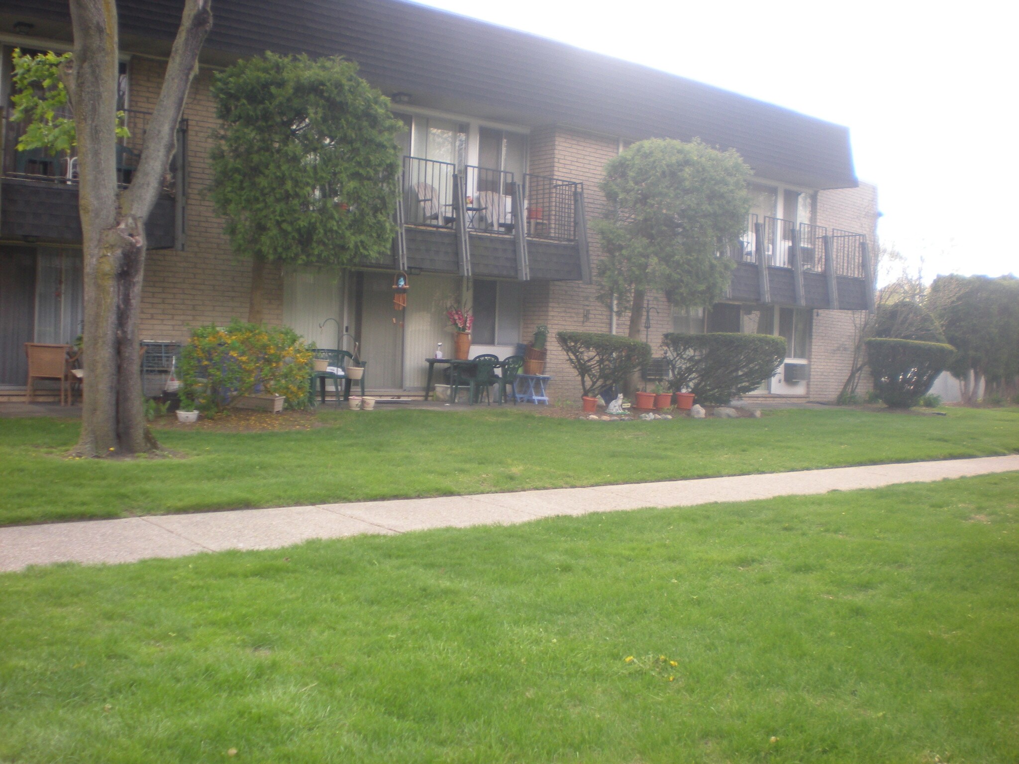 Building Photo - 9081 Wayne Rd
