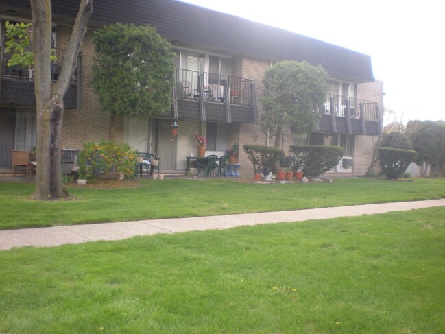 Primary Photo - 9081 Wayne Rd