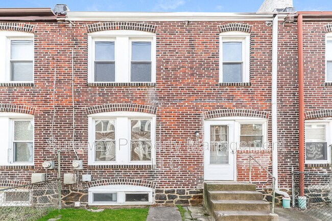 Building Photo - 10 W 8th St