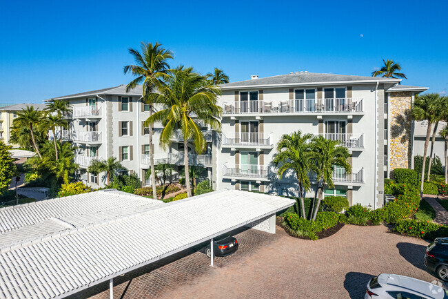 2800 Gulf Shore Blvd N - Gulf Bay Apartments