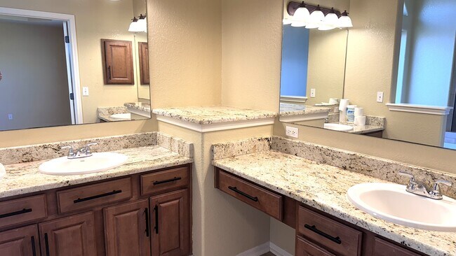 Building Photo - 7022 Boardwalk Ave