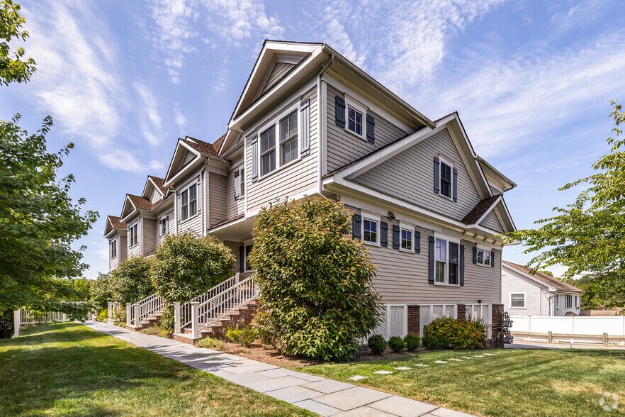 Primary Photo - Luxury Townhouses