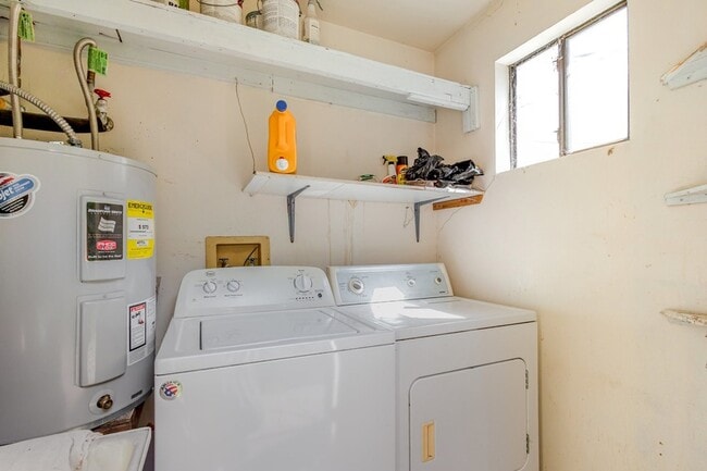 Building Photo - 6032 Marquita Ave