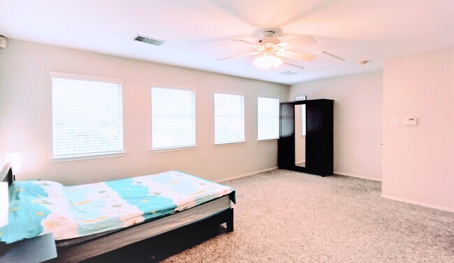 5th bedroom above garage - 5802 Edinburg Dr