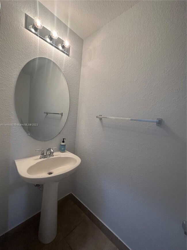 Building Photo - 155 SW 7th Ct
