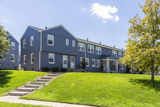 Building Photo - Colonial Park