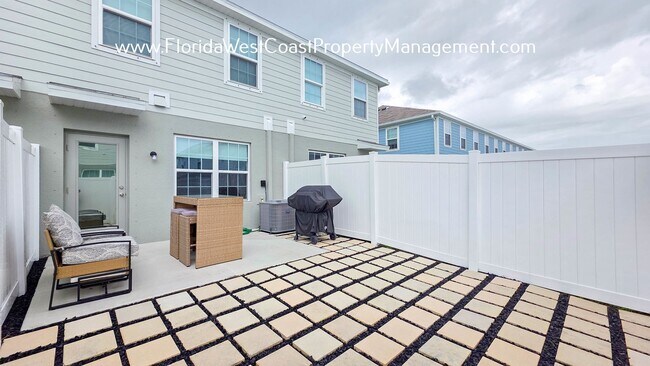 Building Photo - OUTSTANDING TOWNHOME IN LAKEWOOD RANCH! 3 ...