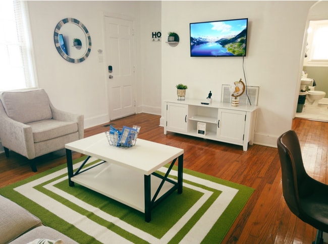 Building Photo - 171 W Meeting St