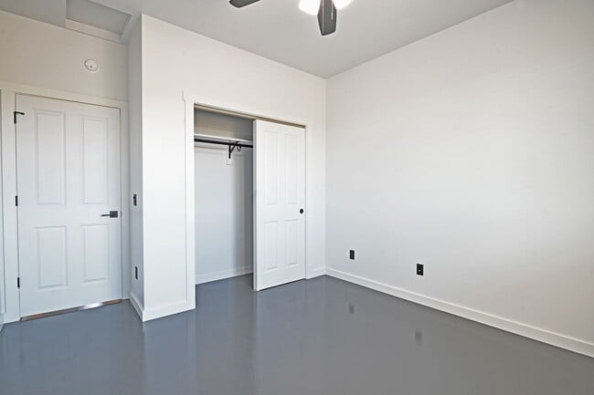 Building Photo - 1495 Oxbow Dr