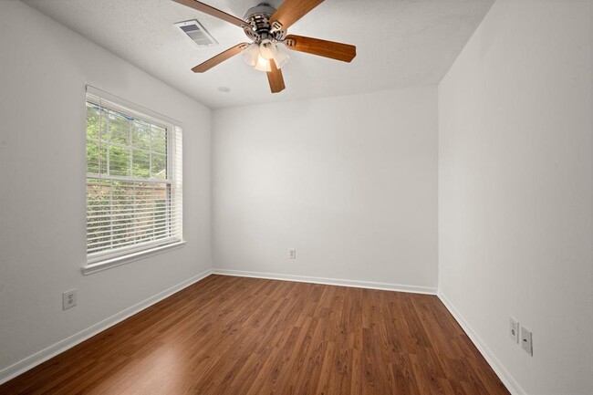Building Photo - 6 E Stony Bridge Cir