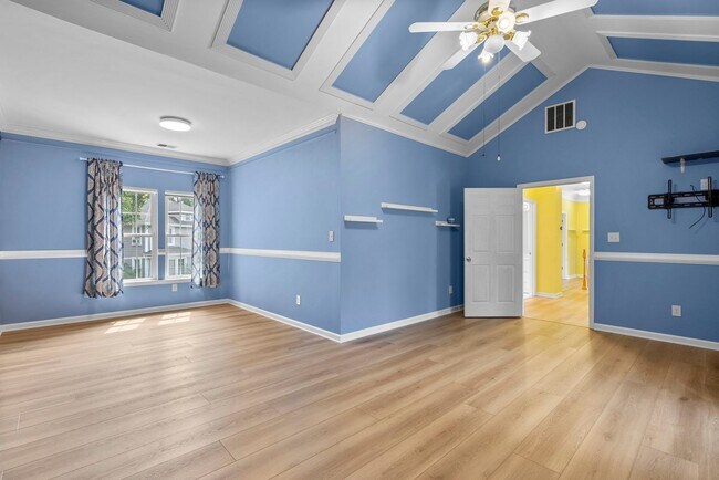 Building Photo - 13111 Venetian Rd