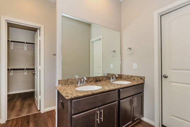 Building Photo - 320 Terra Vis Cir