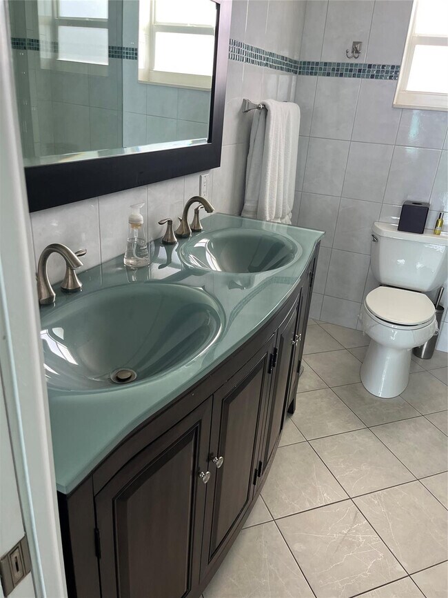 Building Photo - 333 NE 21st Ave