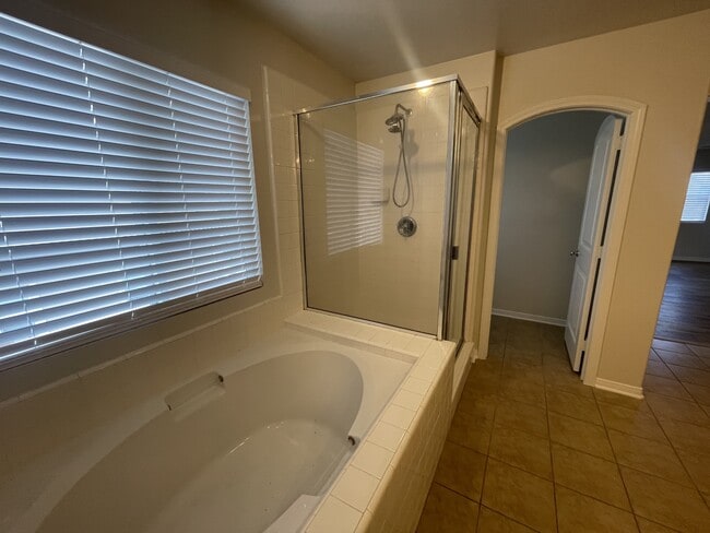 Building Photo - 37280 Parkway Dr