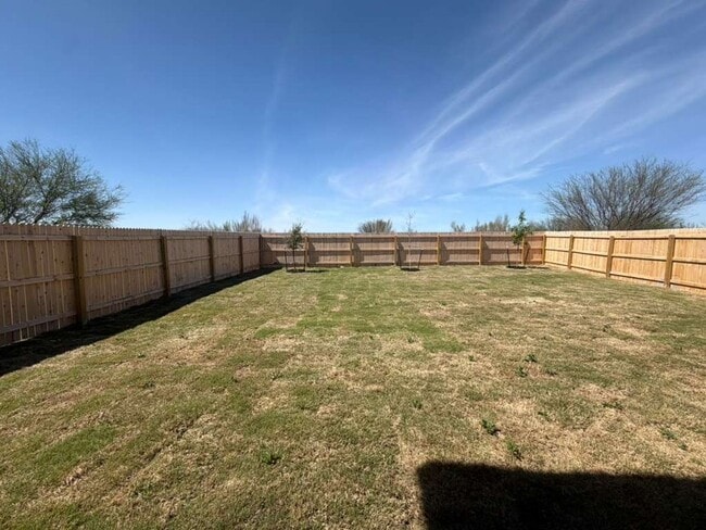 Building Photo - Modern Comfort Meets Style in Mariposa Manor