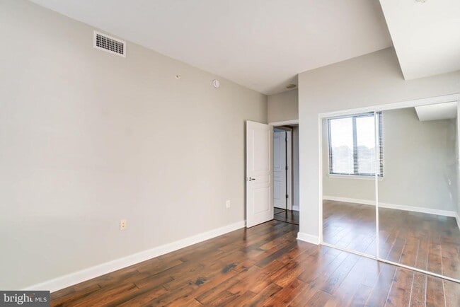 Building Photo - 2451 Midtown Ave