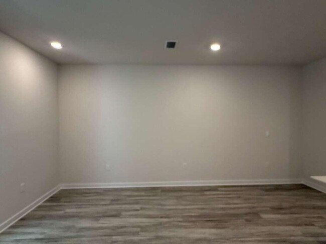 Building Photo - 47 S Main Deck Dr