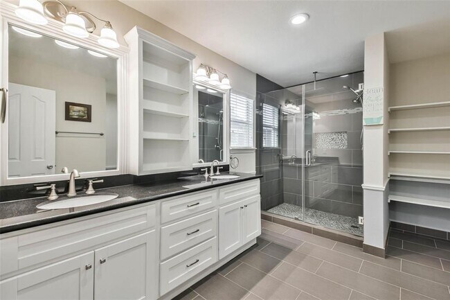 Building Photo - 7718 Shavano Ln