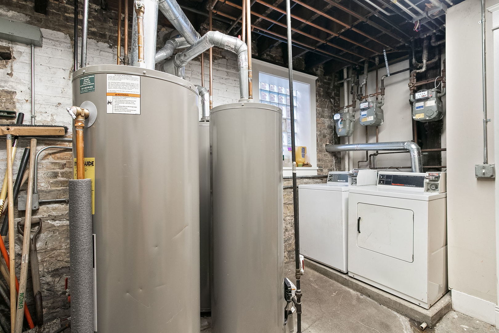 Building Photo - 1821 N Sawyer Ave