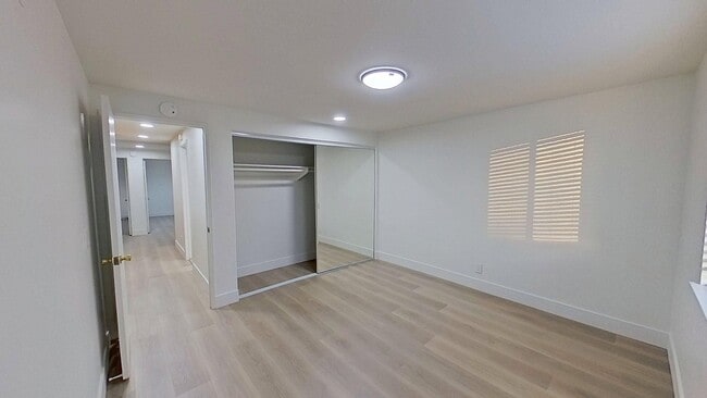 Building Photo - 5913 E Tiber Dr