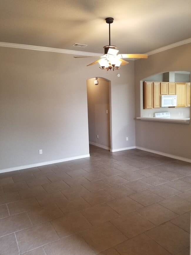 Building Photo - College Station - 3 Bedroom - 3 Bath - Duplex - Fenced Yard.