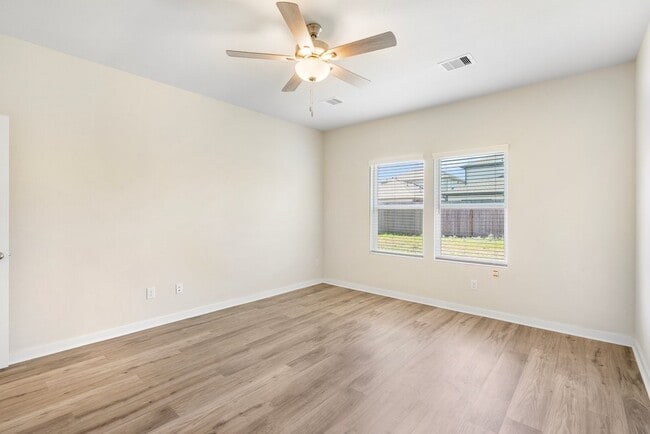 Building Photo - 5811 Blue Grama Dr