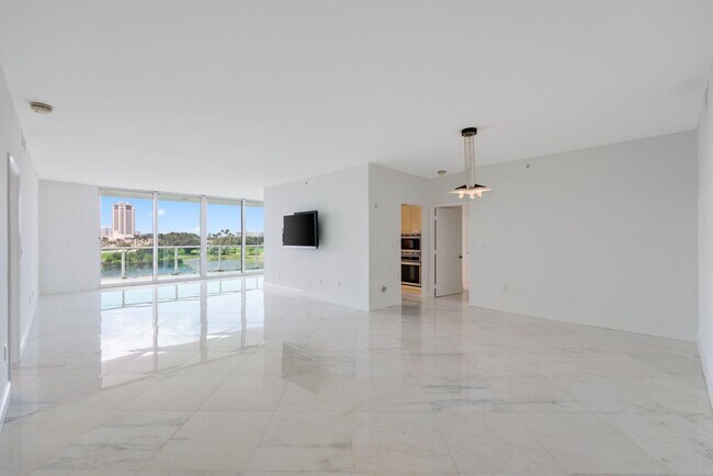 Building Photo - 500 SE Mizner Blvd