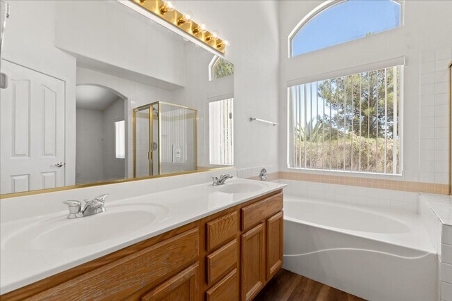 Building Photo - Summerlin North Amazing 3 Bedroom Home wit...