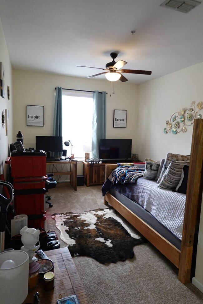 Building Photo - Stone Bridge