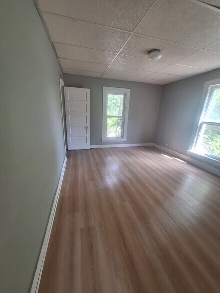 Building Photo - 706 E Kibby St