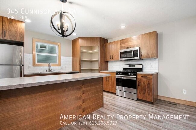 Building Photo - 345 Gunnison Ave SW