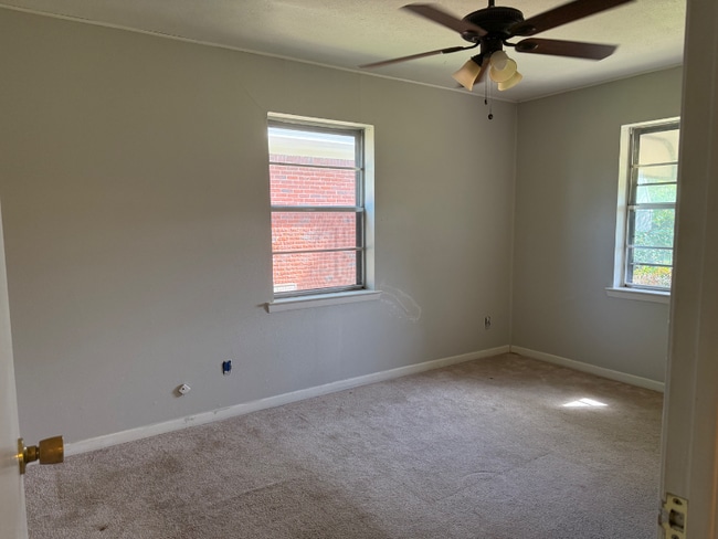 Building Photo - 963 Pebblebrook Dr