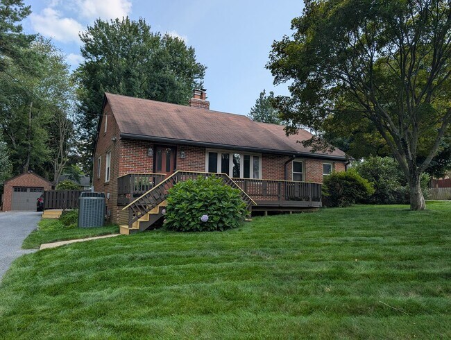Building Photo - 1009 Circle Dr