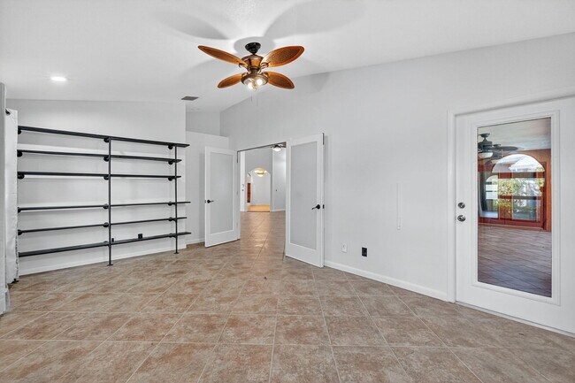 Building Photo - 1180 SW Mirror Lake Cove